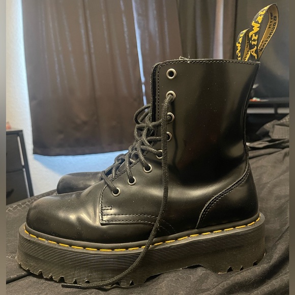 Barely used like new DR Martens - Picture 2 of 10